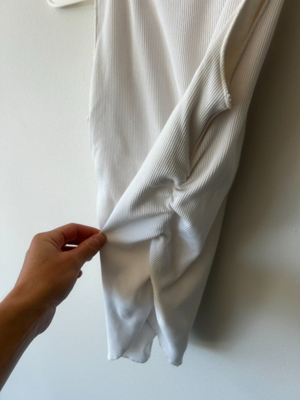 Alo Ribbed En Pointe Tank | Color: Ivory / Size: Small - Excellent condition - Picture 3 of 7